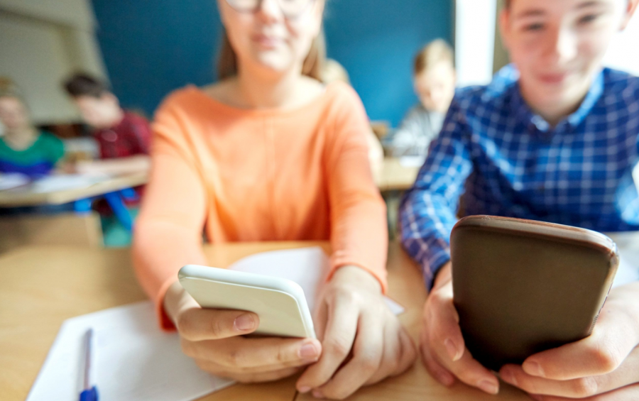 Cellphones in Class vs. How Teachers Can Combat It